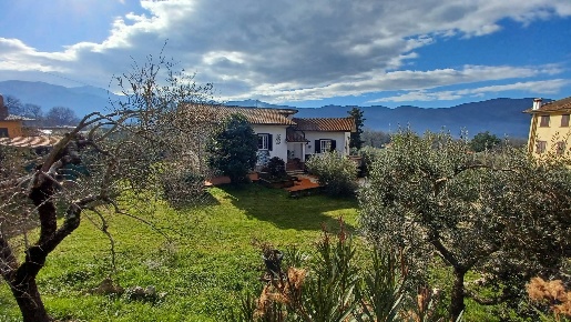 Foto Villa unifamiliare in via ripole, Amaseno di 330 m² con 7 locali