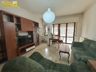 Foto Appartamento in Largo Torrione, Isola del Gran Sasso d'Italia di 97 m²