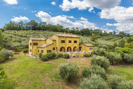 Foto Villa singola in Via le Lame, Atina di 400 m² con 17 locali in vendita