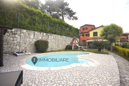 Foto Villa singola in Via I Maggio, Follo di 170 m² con 6 locali in vendita