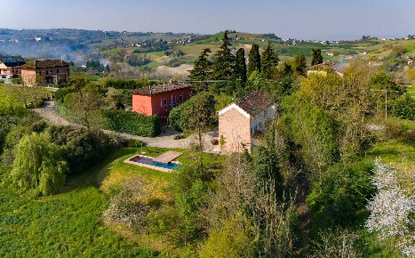 Foto Villa singola in Strada San Carlo, Costigliole d'Asti di 464 m²