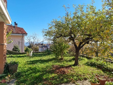 Foto Villa singola in Viale XXV Aprile, Caprarola di 231 m² con 8 locali