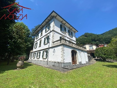 Foto Villa singola a Bagni di Lucca di 800 m² con 10 locali in vendita