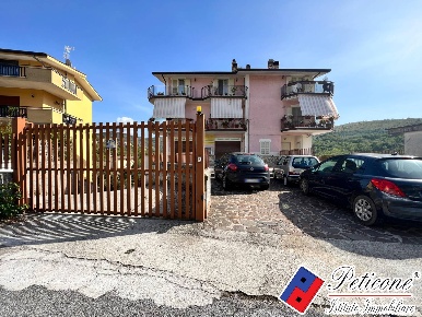 Foto Appartamento in Via San Martino, Lenola di 100 m² con 5 locali