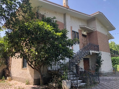 Foto Villa singola in Str. Consorziale Pretara, di 157 m² con 5 locali