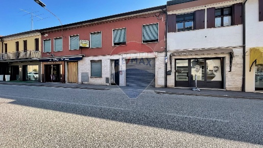 Foto Villa a schiera in via umberto I, Casalserugo di 120 m² con 6 locali