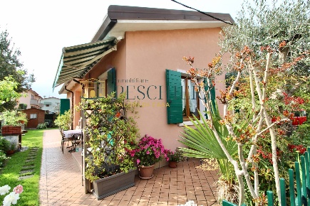 Foto Villa unifamiliare in Via Ortigara, Lazise in vendita