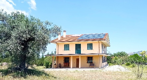 Foto Villa singola in Via colle alto, Sant'Omero di 272 m² con 10 locali