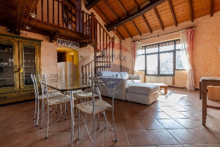 Foto Appartamento a Ispra di 137 m² con 5 locali in vendita