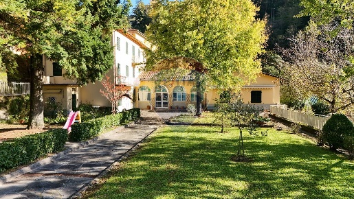 Foto Appartamento a Bagni di Lucca di 1400 m² con 30 locali in vendita