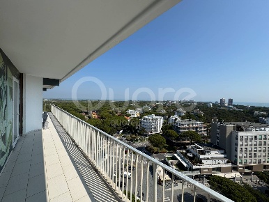 Foto Appartamento in Piazza Rosa dei Venti, Lignano Sabbiadoro di 117 m²