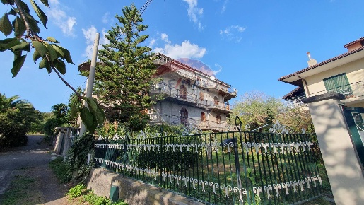 Foto Villa bifamiliare in VIA ROSARIO, Ragalna di 900 m² con 30 locali
