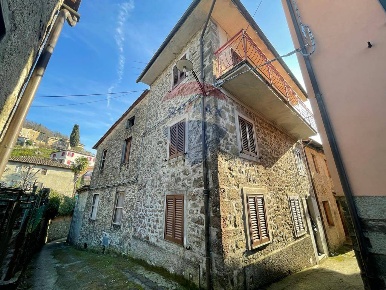 Foto Appartamento a Bagni di Lucca di 94 m² con 6 locali in vendita