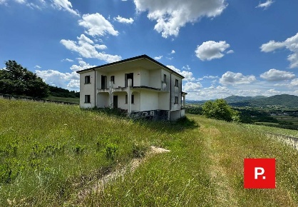 Foto Villa unifamiliare a Alvignano di 300 m² con 7 locali in vendita