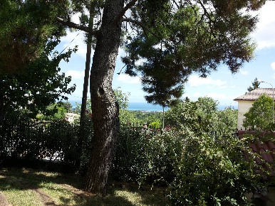 Foto Villa singola in Via Petrella, Ripatransone di 400 m² con 13 locali
