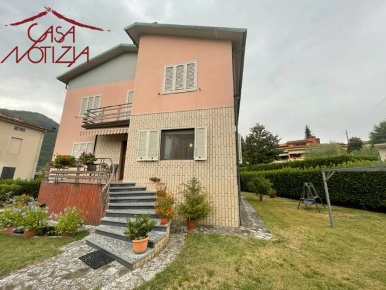 Foto Villa singola in Via Rinascimento, Coreglia Antelminelli di 300 m²