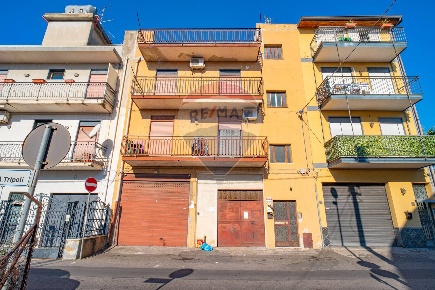 Foto Appartamento in Via Antonino Tripoli, Camporotondo Etneo di 100 m²