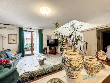 Foto Villa unifamiliare in VIA ABRUZZI, Cupra Marittima di 184 m²