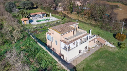 Foto Villa singola in Strada Provinciale Caprolatta Secondo Tronco,