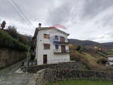 Foto Appartamento a Bagni di Lucca di 85 m² con 5 locali in vendita