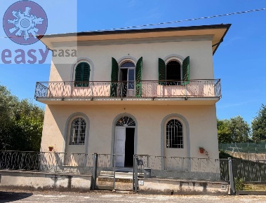 Foto Villa singola in via di Montecarlo, Montecarlo in vendita