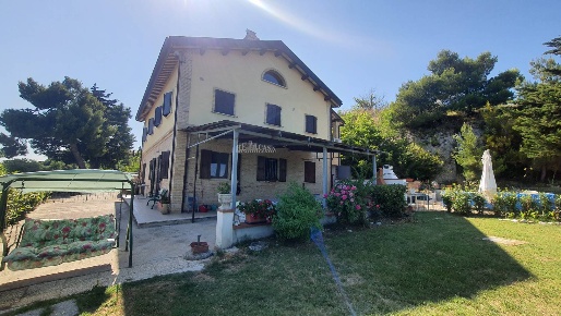Foto Appartamento in contrada petrella, Ripatransone di 140 m² con 5 locali