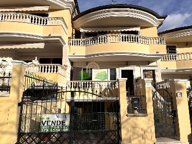 Foto Appartamento in Contrada Parignano, Nereto di 140 m² con 4 locali