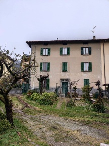 Foto Appartamento in Via Castelletti, Ponte Lambro di 275 m² con 6 locali