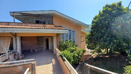 Foto Villa unifamiliare in via bocca topa, Amaseno di 220 m² con 7 locali