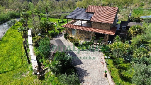 Foto Villa singola a Altavilla Irpina di 185 m² con 5 locali in vendita