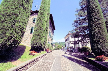 Foto Villa singola a Bagni di Lucca di 820 m² con 23 locali in vendita