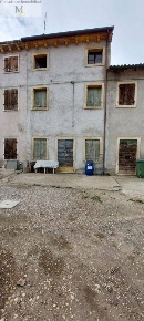 Foto Appartamento a Montecchia di Crosara di 105 m² con 6 locali in vendita