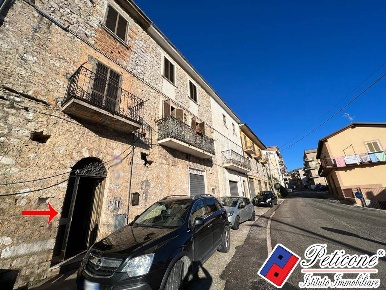 Foto Appartamento in Via Napoli, Lenola di 181 m² con 7 locali in vendita