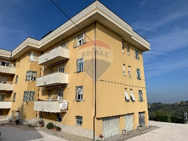 Foto Appartamento in Via Giacomo Matteotti, Cupramontana di 107 m²