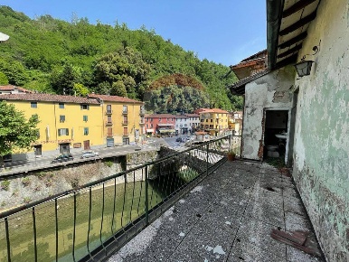 Foto Appartamento in PIAZZA PONTE A SERRAGLIO, Bagni di Lucca di 88 m²