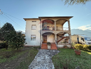 Foto Appartamento a Coreglia Antelminelli di 279 m² con 9 locali in vendita
