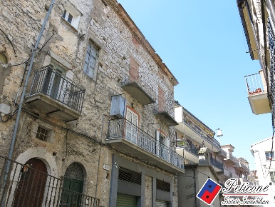 Foto Appartamento in Via Gabriele Mattei, Lenola di 122 m² con 5 locali