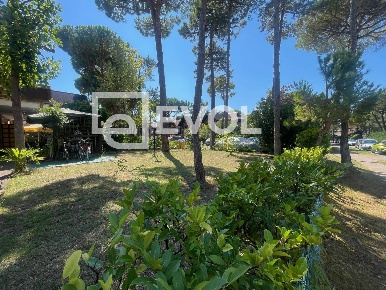 Foto Villa a schiera in via del Commercio, Lignano Sabbiadoro di 151 m²