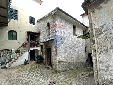 Foto Appartamento a Coreglia Antelminelli di 100 m² con 6 locali in vendita