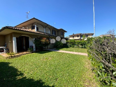 Foto Appartamento in via Kolbe, Offanengo di 95 m² con 4 locali in vendita