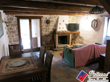 Foto Appartamento in Via Secondo Corso Giuseppe Garibaldi, Lenola di 100 m²