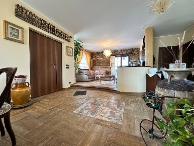 Foto Villa singola in Via Filippo Turati, Montepaone di 400 m² con 9 locali
