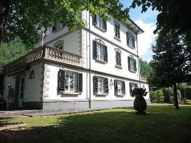 Foto Villa a schiera in via di lima, Bagni di Lucca di 1000 m² in vendita