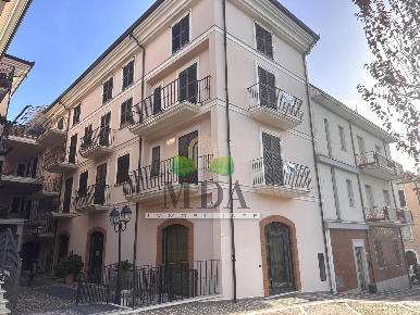 Foto Appartamento in viale Roma, Nereto di 180 m² con 6 locali in vendita