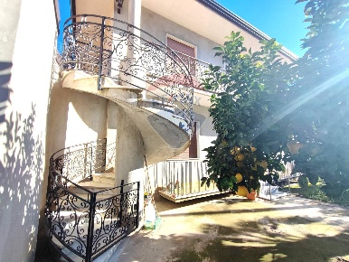 Foto Appartamento in Via Don Sturzo, Calvi Risorta di 295 m² con 6 locali