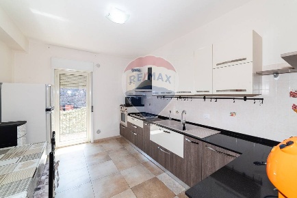 Foto Appartamento in Via Corsaro, Camporotondo Etneo di 148 m² con 4 locali