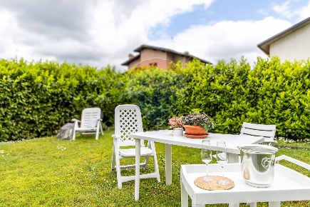 Foto Villa bifamiliare in via Matteotti, Renate di 145 m² con 4 locali