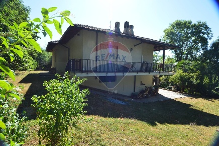 Foto Villa singola in Via Del Poggio Alto, Cantello di 226 m² con 8 locali