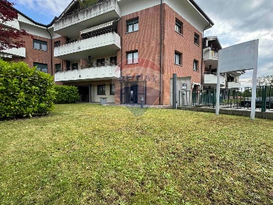Foto Appartamento in Via Felice Mina, Cantello di 104 m² con 4 locali