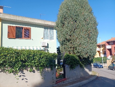Foto Villa a schiera in via Santa Vittoria, Sarroch di 154 m² con 4 locali